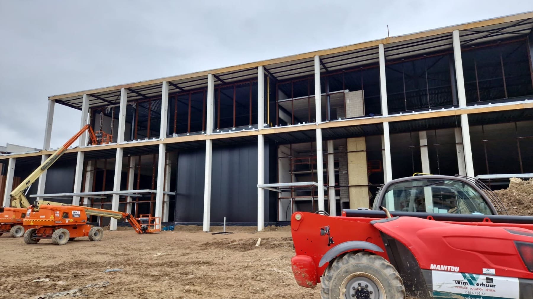 Campus logistique Halden — 2025 · Ossature acier & enveloppe · Malines