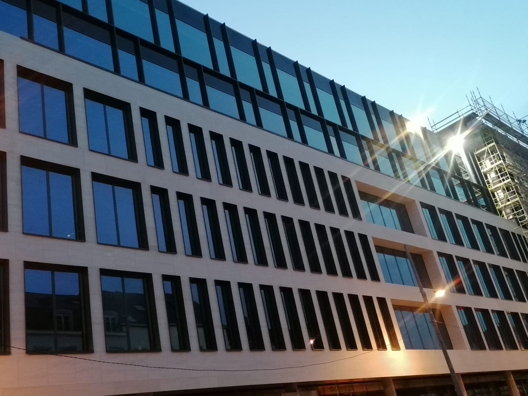 Îlot Meridian — 2023 · Mur-rideau unitisé · Bruxelles