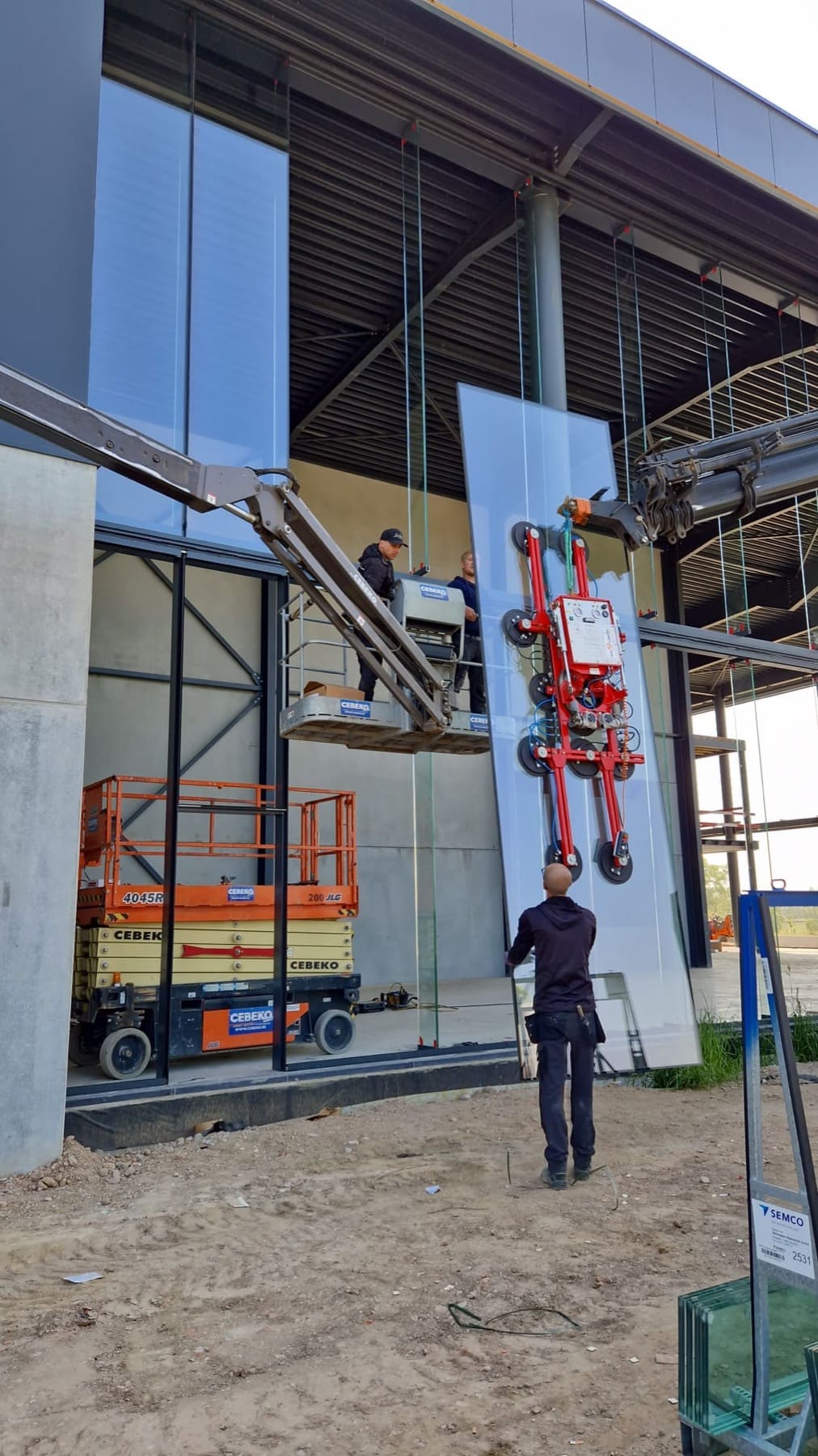 Showroom Vitrum — 2024 · Vitrage structurel hors norme · Gand